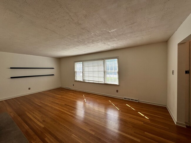 Photo - 3 Bedroom in Landsdowne! House