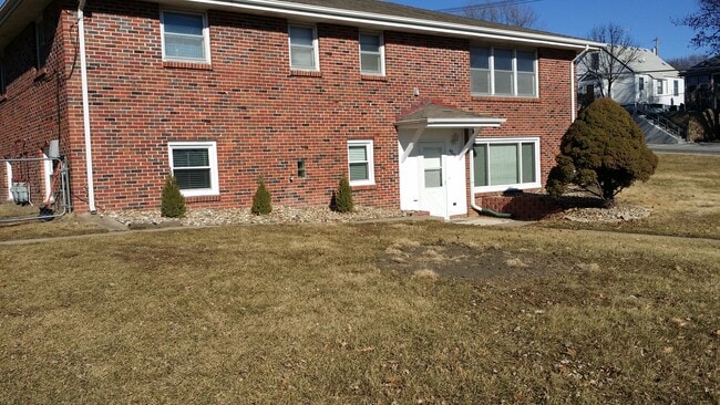 Building Photo - 4810 Orchard Ave