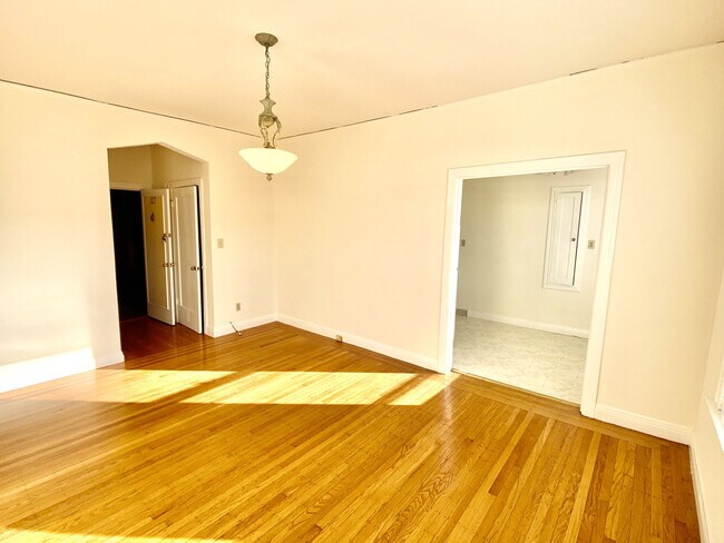 Building Photo - 2715 Cabrillo