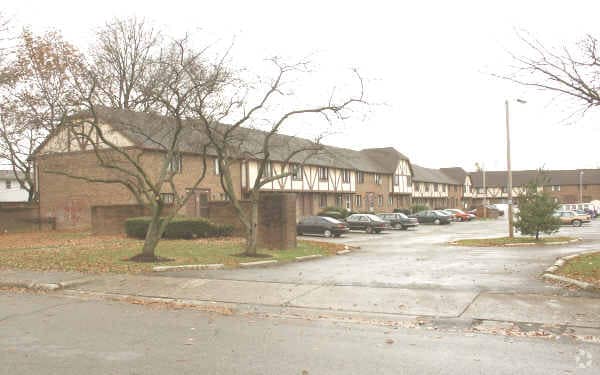 Building Photo - 3973-4006 Brookshire Ct