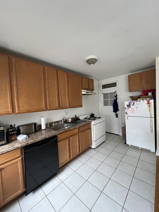 Foto del edificio - 3325 N Lakewood Ave