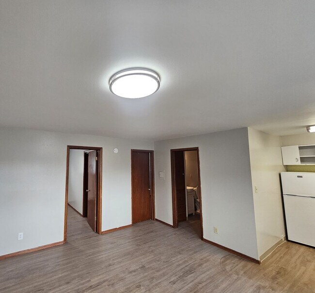 Foto del edificio - New price on 2 bedroom Just Steps from EWU Campus! $500 off one month's rent Move in Special