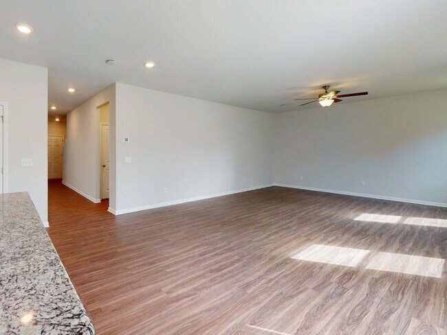 Building Photo - 169 Hackberry Avenue