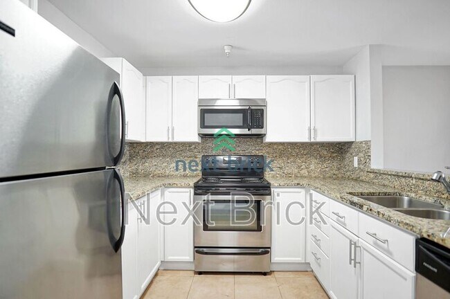 Foto del edificio - 901 Sunset Blvd NE