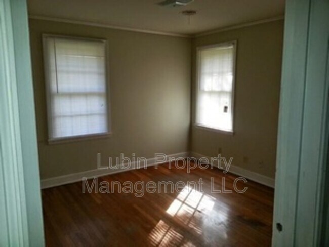 Building Photo - 3428 Kimball Ave