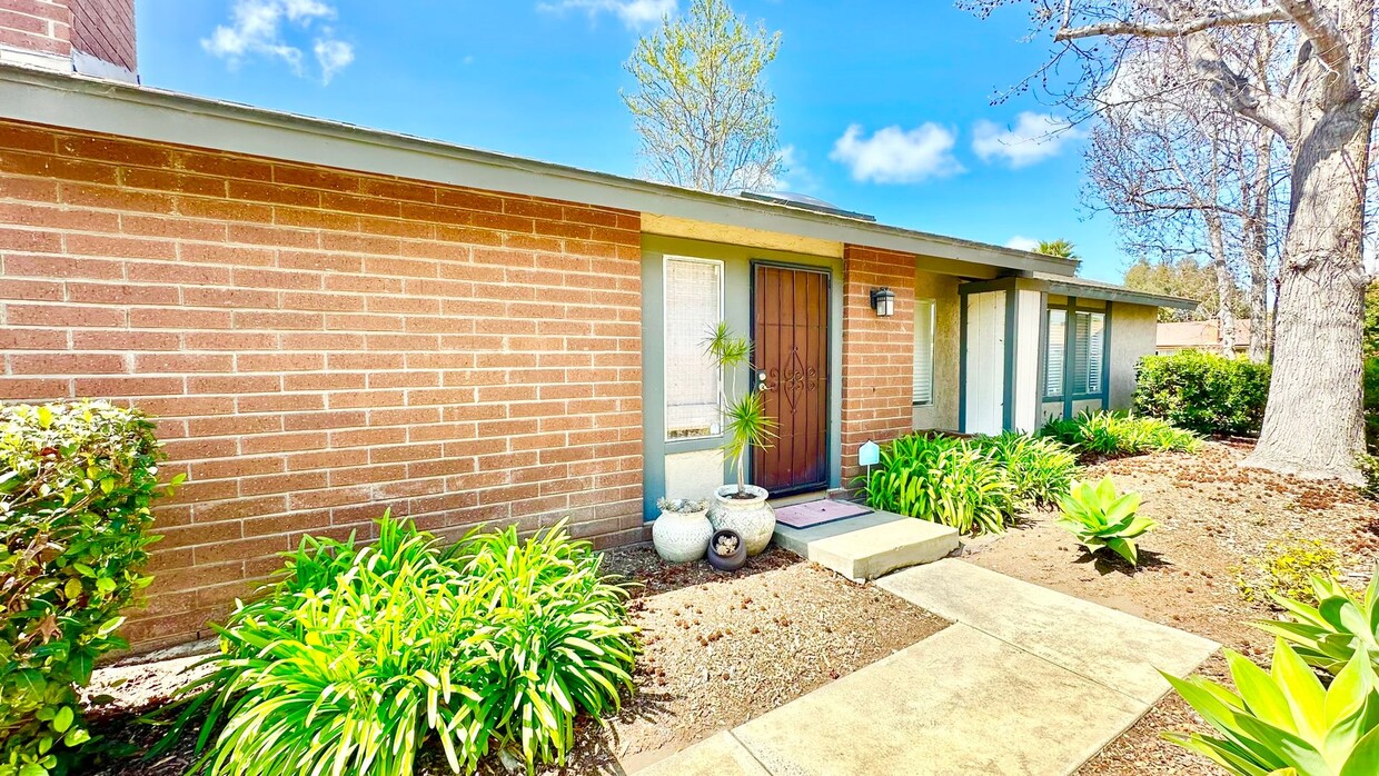 Primary Photo - Beautifully Updated Single-story Condo in ...