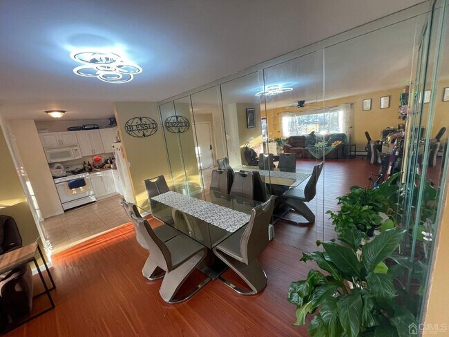 Foto del edificio - 730 Cricket Ln