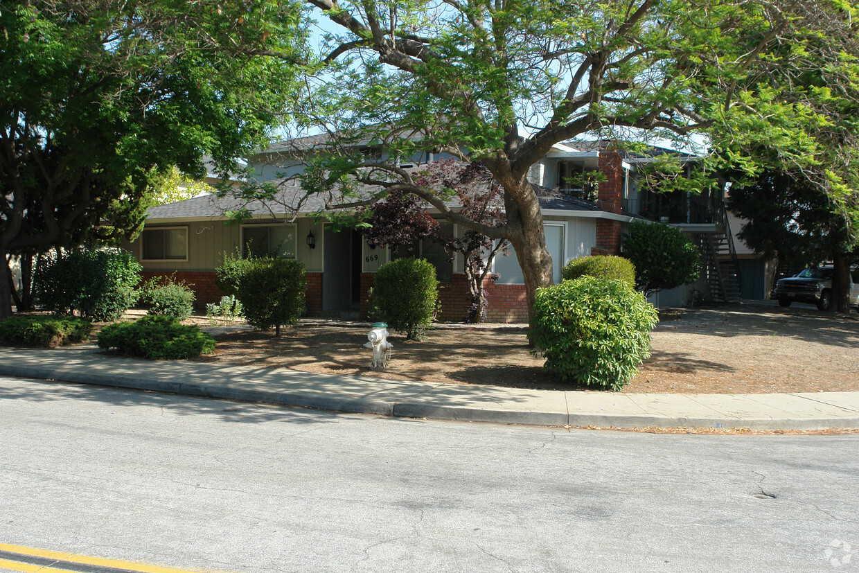 Primary Photo - 669 Begonia Way