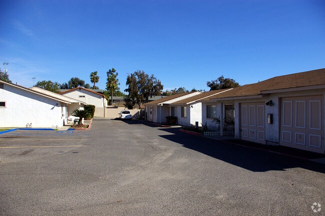 Building Photo - 130-147 Buna Pl