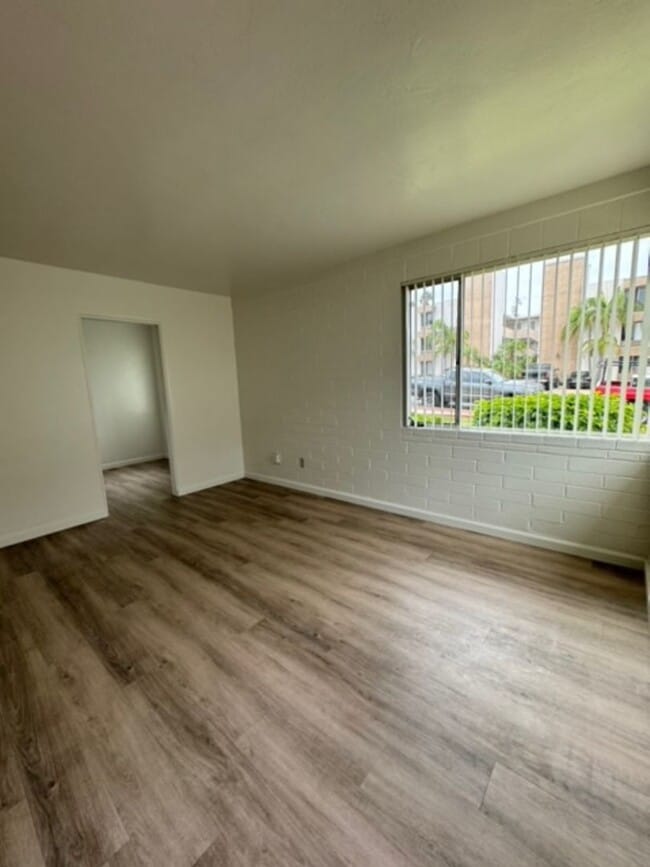 Building Photo - Oliver Ave | Relaxed Coastal Apartments in Pacific Beach – Easy Living Just Blocks from the Ocean!