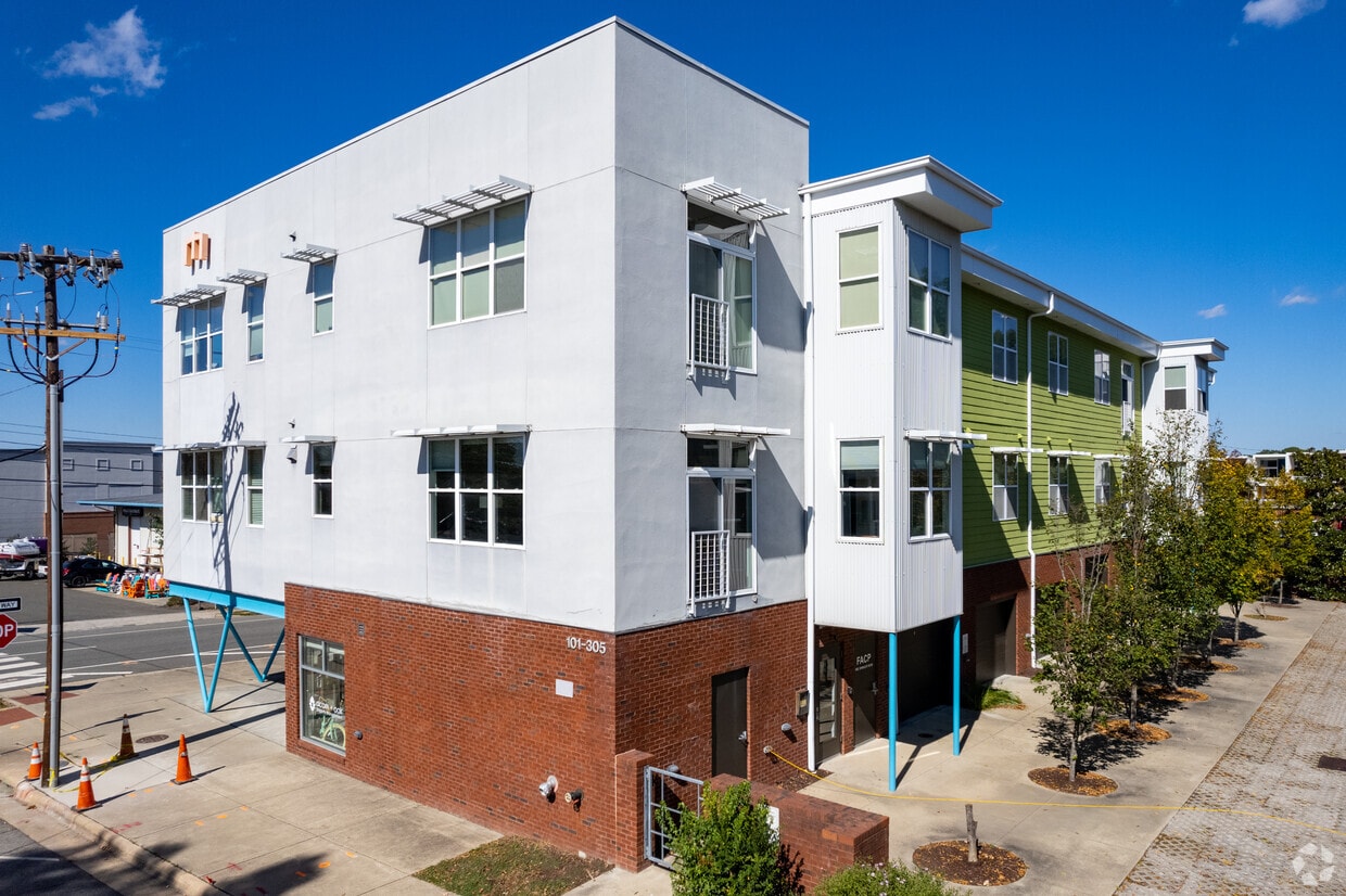 Building Photo - 506 N Mangum St