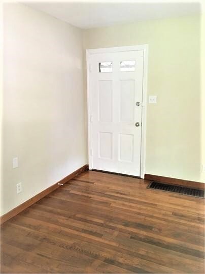 Building Photo - 1411 Greenbriar Dr