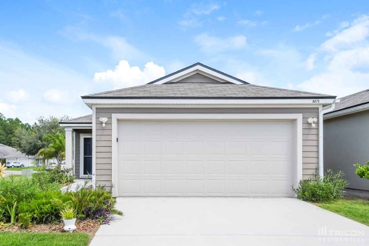 Foto principal - 8675 Julia Marie Cir