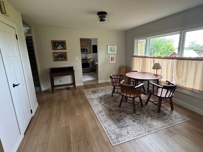 Foto del edificio - 4 Bedroom Updated Acreage