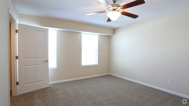 Bedroom - The Square at Latham Park