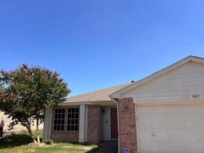 Building Photo - 1017 Alexandria Dr