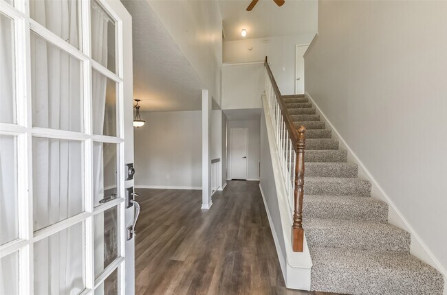 Building Photo - 16606 Burlcreek St