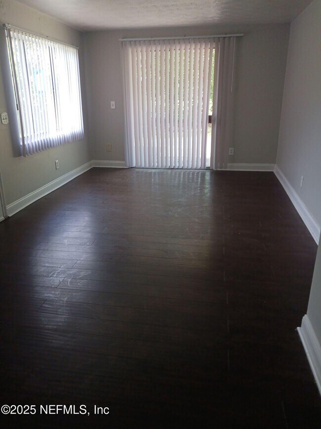 Building Photo - 2755 Sunny Acres Dr N