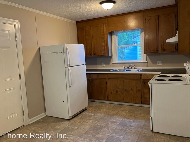 Building Photo - 2 br, 1 bath House - 1024 Burt Street