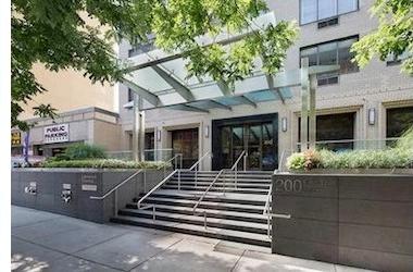 Foto del edificio - 200 E 33rd St