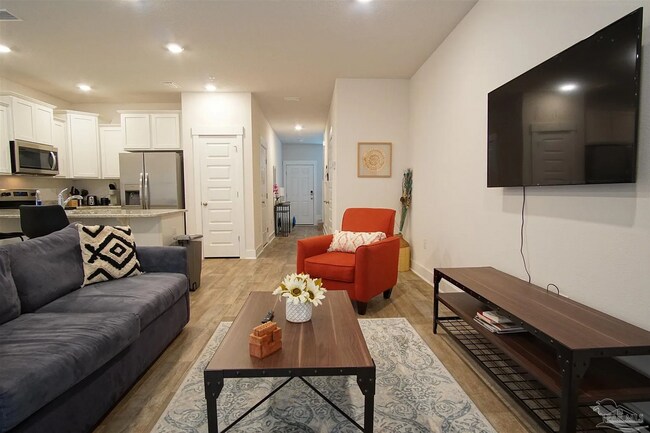 Foto del edificio - Easy access to Navy Federal complex, shopping & interstate.