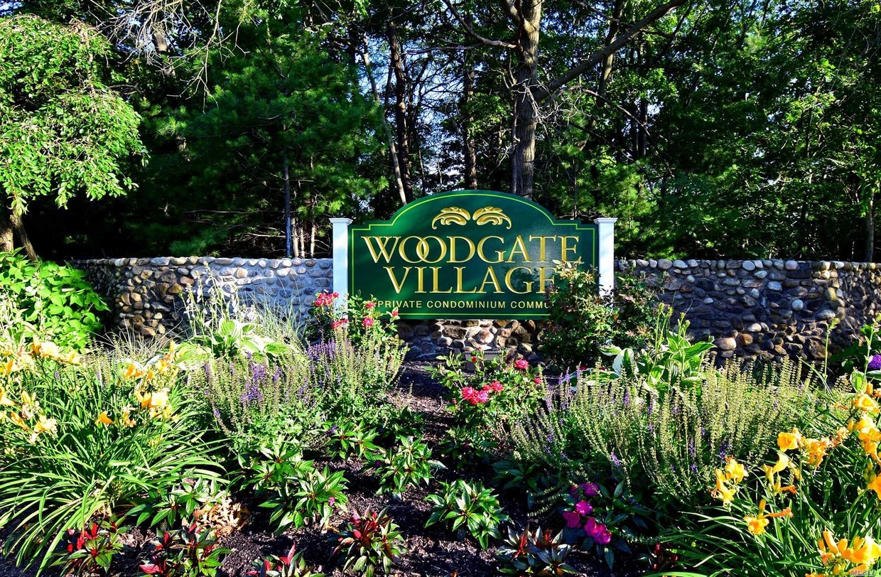 Foto principal - 214 Springmeadow Dr