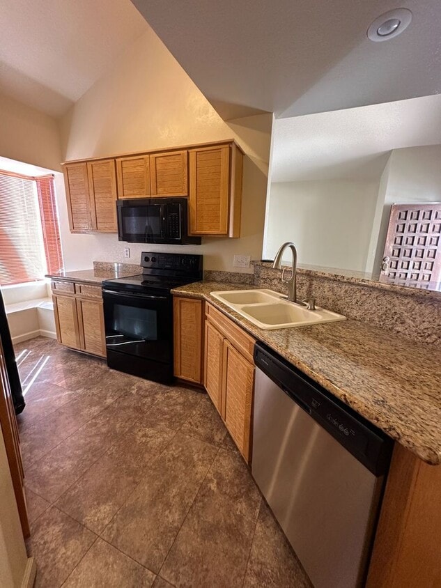 Primary Photo - 2 Bed 2 Bath, Fabulous guard gated La Paloma!