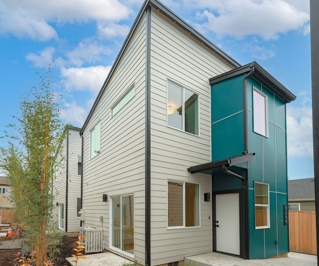 Building Photo - 4266 NE Going St