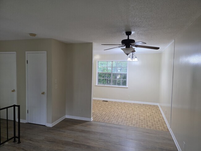 Foto del edificio - 3719 Steadman Dr NW