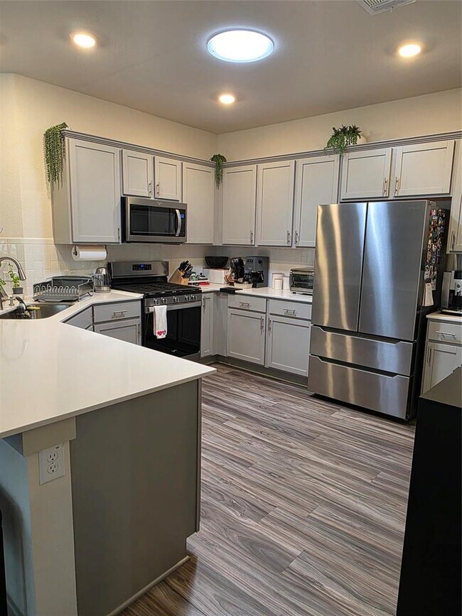 Foto del edificio - 8415 Linda Michelle Ln