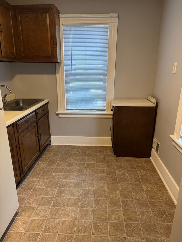 Building Photo - 50 Holbrook St