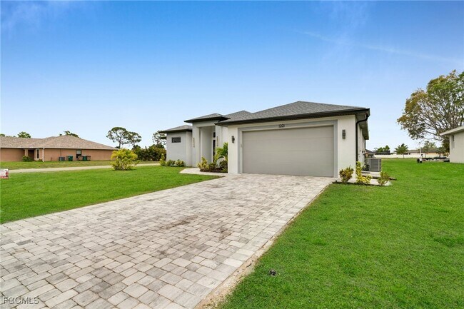 Building Photo - 1201 SW 8th Pl