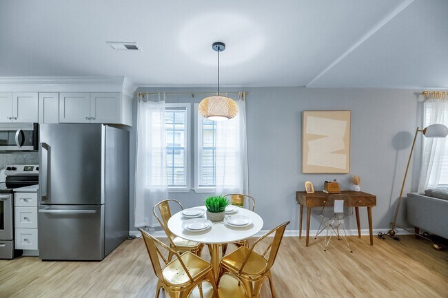 Building Photo - Available now. Fully-remodeled 3 BR/2 BA H...
