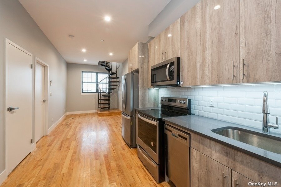 Foto principal - 98-18 Astoria Blvd