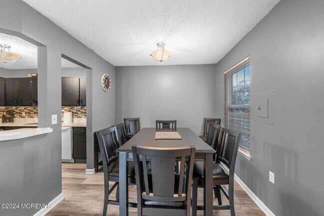 Foto del edificio - 113 Whispering Oaks Way