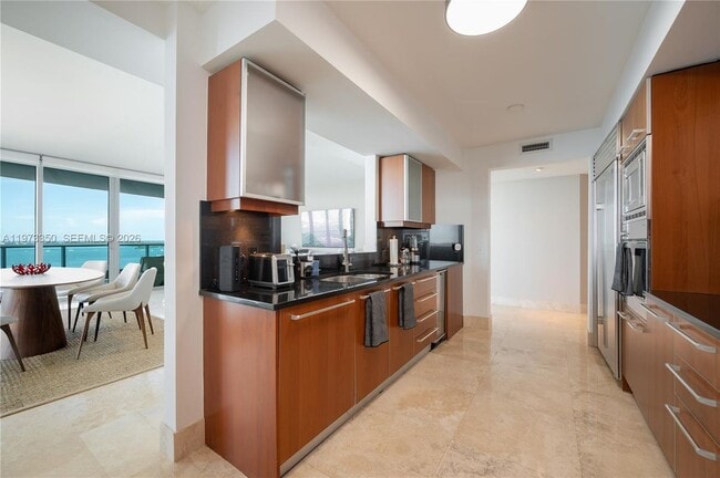 Foto del edificio - 1331 Brickell Bay Dr