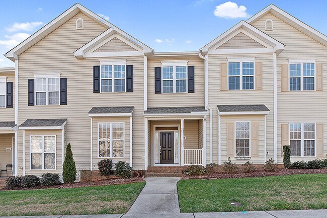 Building Photo - 3 Bed, 2.5 Bath Townhome in the heart of D...