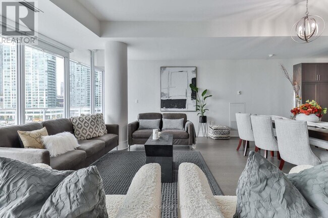 Building Photo - 29 Queens Quay E