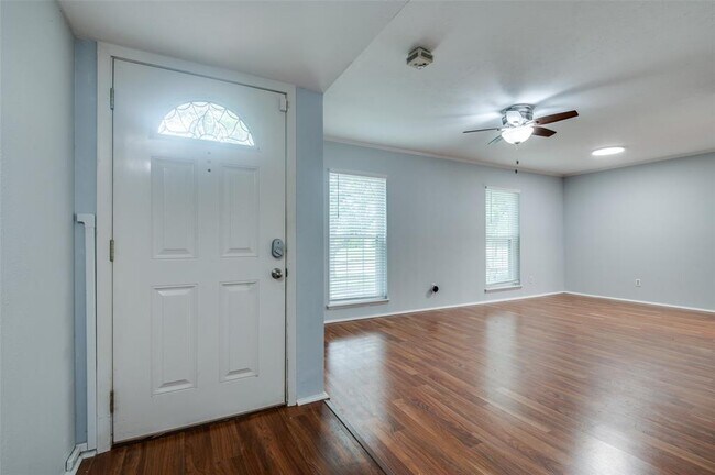 Building Photo - 1840 Paxton Dr