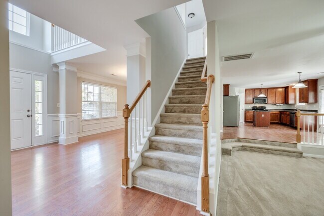 Foto del edificio - Spacious 4BR Fort Mill Home with Loft, Private Primary Retreat & Fenced Yard