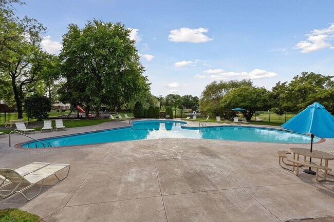 Foto del edificio - 10720 Rockford Rd