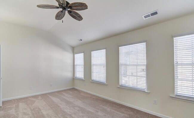 Foto del edificio - 145 Madison Square Ln