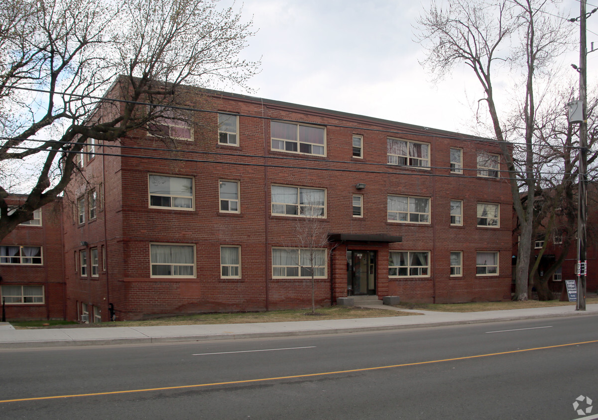 Foto principal - 1457 Kingston Rd