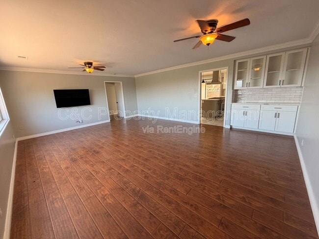 Building Photo - 410 Mira Loma Ln