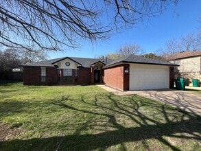 Building Photo - 202 Tomahawk Dr