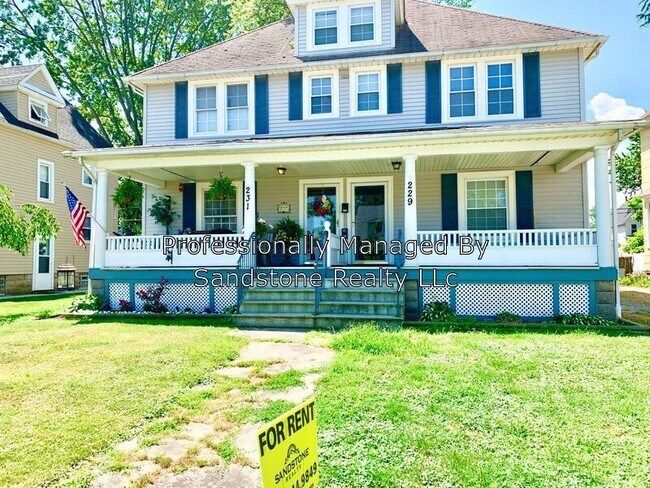 Building Photo - 3 bedroom Town house