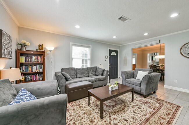 Foto del edificio - 4702 Maple St