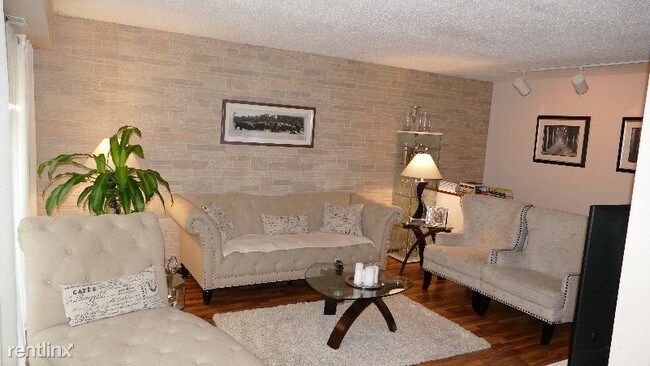 Foto del edificio - 1375 Remington Rd