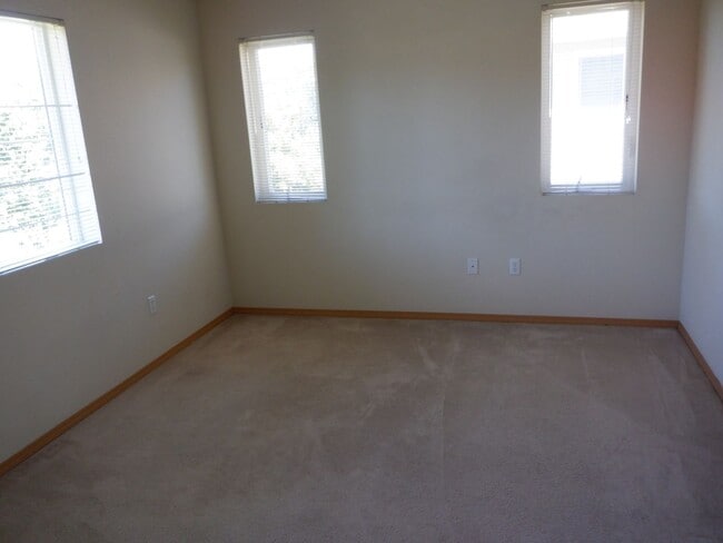 Foto del edificio - 2010 Garry Oaks Ave