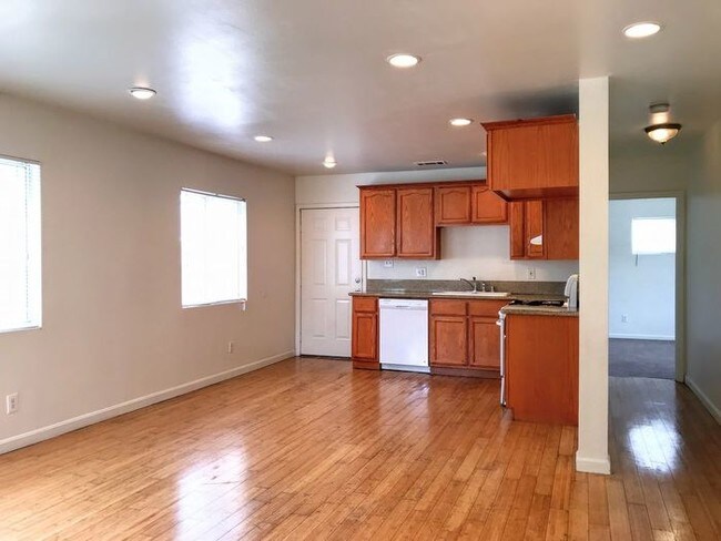 Foto del edificio - 1557 W 204th St